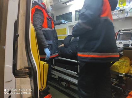La un pas de tragedie. Doua persoane au ajuns la spital din cauza frigului si alcoolului - FOTO