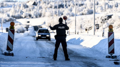 Un sfert dintre cei care au vrut sa intre in Germania dupa noile restrictii, intorsi de la granita. CE: Nu asa opresti virusul! Un sfert dintre cei care au vrut sa intre in Germania dupa noile restrictii, intorsi de la granita. CE: Nu asa opresti virusul!