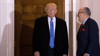 O noua plangere la adresa lui Trump pentru violentele de la Capitoliu, pe baza unei legi din 1871, impotriva Ku Klux Klan O noua plangere la adresa lui Trump pentru violentele de la Capitoliu, pe baza unei legi din 1871, impotriva Ku Klux Klan