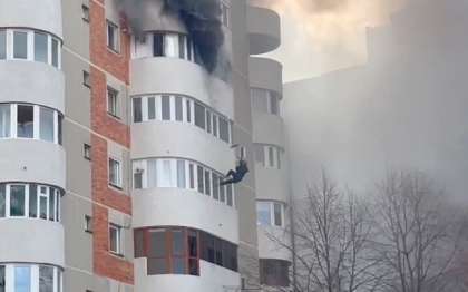 Sotul femeii care a murit in incendiul din Constanta: „Pompierii erau langa mine si ea era sus. Priveau cum sta acolo si tipa”