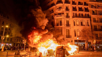 A doua noapte de proteste masive in Spania, dupa arestarea unui rapper acuzat de adularea terorismului si insultarea monarhiei