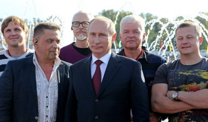 Ce muzica asculta Putin, Medvedev si alti politicieni rusi. Gusturile lor muzicale te vor da pe spate Ce muzica asculta Putin, Medvedev si alti politicieni rusi. Gusturile lor muzicale te vor da pe spate