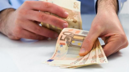 Un tanar, retinut de CNA dupa ce ar fi incercat sa mituiasca un politist de frontiera. Iata pentru ce Un tanar, retinut de CNA dupa ce ar fi incercat sa mituiasca un politist de frontiera. Iata pentru ce