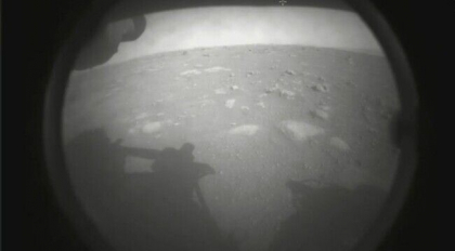 Roverul Perseverance al NASA a ajuns pe Marte. Prima imagine de la asolizare Roverul Perseverance al NASA a ajuns pe Marte. Prima imagine de la asolizare
