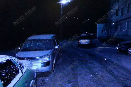 Doi minori din stanga Nistrului, retinuti pentru ca au spart 13 automobile: infractiunile ar fi comise sub influenta alcoolului - FOTO Doi minori din stanga Nistrului, retinuti pentru ca au spart 13 automobile: infractiunile ar fi comise sub influenta alcoolului - FOTO