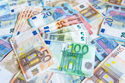 Curs valutar BNM pentru 19 februarie. Cat costa astazi un euro si un dolar - FOTO
