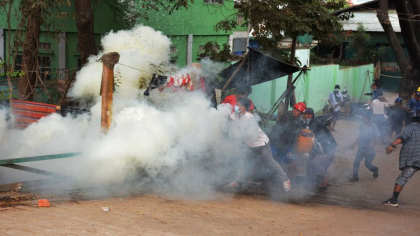 O noua zi de proteste reprimate violent in Myanmar: doi morti si zeci de raniti - GALERIE FOTO O noua zi de proteste reprimate violent in Myanmar: doi morti si zeci de raniti - GALERIE FOTO