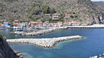 Cum au devenit toti locuitorii de pe o mica insula italiana suspecti intr-un dosar al Politiei. Intriga demna de romane politiste Cum au devenit toti locuitorii de pe o mica insula italiana suspecti intr-un dosar al Politiei. Intriga demna de romane politiste