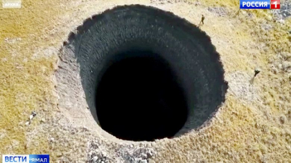 Oamenii de stiinta au dezlegat misterul craterelor uriase care au aparut in Siberia Oamenii de stiinta au dezlegat misterul craterelor uriase care au aparut in Siberia