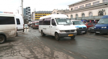 Transportatorii auto nu renunta la protest: "CNESP nu a anulat la ultima sedinta restrictii referitoare la transportul public"