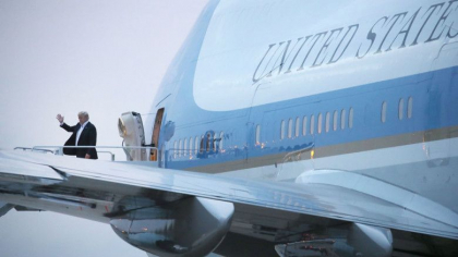Donald Trump s-a oferit sa-l duca pe Kim Jong Un acasa cu Air Force One. Marturii socante ale fostilor sai consilieri Donald Trump s-a oferit sa-l duca pe Kim Jong Un acasa cu Air Force One. Marturii socante ale fostilor sai consilieri