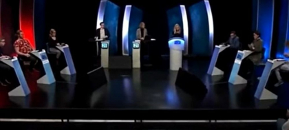 Si-a pierdut mintile in direct, in timpul unui concurs de intrebari. Echipa sa a pierdut, iar el a luat-o razna - VIDEO
