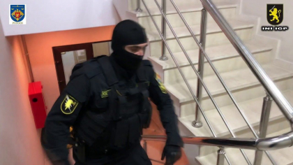 Detalii noi privind perchezitiile din Penitenciarul de la Cricova. Au fost gasite cutite confectionate artizanal, telefoane mobile, agende cu conturi bancare, alcool si droguri