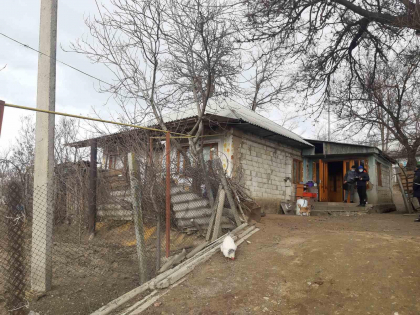 Si-a gasit bunicul si verisorul fara suflare intr-o casa din Lapusna: cel din urma era strangulat Si-a gasit bunicul si verisorul fara suflare intr-o casa din Lapusna: cel din urma era strangulat