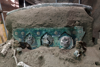 Un car roman de ceremonie "aproape intact" a fost descoperit langa orasul Pompeii - GALERIE FOTO Un car roman de ceremonie "aproape intact" a fost descoperit langa orasul Pompeii - GALERIE FOTO