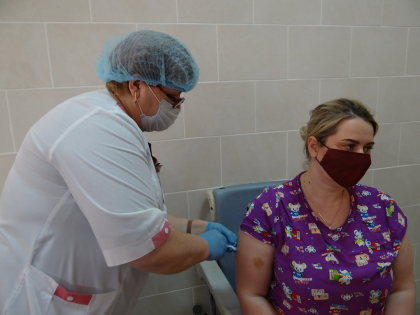 Medicii de la spitalul din Orhei s-au vaccinat impotriva la Coronavirus - GALERIE FOTO Medicii de la spitalul din Orhei s-au vaccinat impotriva la Coronavirus - GALERIE FOTO