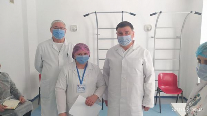 Medicii din Hancesti s-au vaccinat. Primul a fost directorul spitalului - GALERIE FOTO Medicii din Hancesti s-au vaccinat. Primul a fost directorul spitalului - GALERIE FOTO