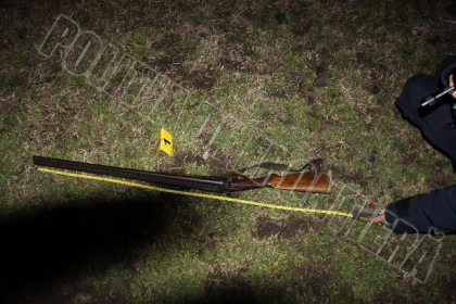 Trei moldoveni prinsi langa zona de frontiera noaptea cu o arma de vanatoare. Acestia ar fi fost bauti. Ce risca acum Trei moldoveni prinsi langa zona de frontiera noaptea cu o arma de vanatoare. Acestia ar fi fost bauti. Ce risca acum