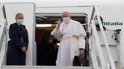 Papa Francisc a ajuns in Irak, in ciuda riscurilor de securitate, in prima vizita a unui suveran pontif in aceasta tara Papa Francisc a ajuns in Irak, in ciuda riscurilor de securitate, in prima vizita a unui suveran pontif in aceasta tara