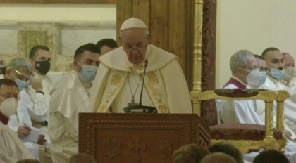 Papa Francisc isi continua vizita istorica in Irak, cu o slujba intr-o biserica devastata de ISIS Papa Francisc isi continua vizita istorica in Irak, cu o slujba intr-o biserica devastata de ISIS