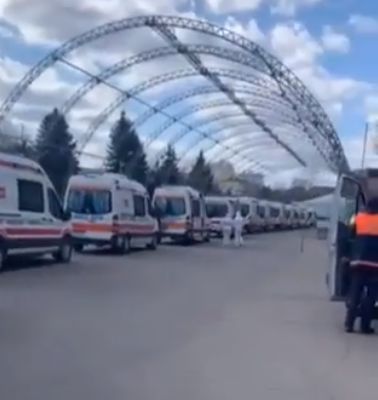 Randuri de zeci de ambulante cu pacienti suspecti la Covid-19, surprinse la Moldexpo - VIDEO Randuri de zeci de ambulante cu pacienti suspecti la Covid-19, surprinse la Moldexpo - VIDEO