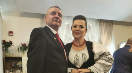 Cortegiul primarului de Zambreni. Si-a angajat fiica, ginerele si fratele in calitate de soferi la Primarie Cortegiul primarului de Zambreni. Si-a angajat fiica, ginerele si fratele in calitate de soferi la Primarie
