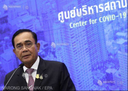 Deranjat de o intrebare, premierul thailandez ''a dezinfectat'' mai multi ziaristi - VIDEO Deranjat de o intrebare, premierul thailandez ''a dezinfectat'' mai multi ziaristi - VIDEO