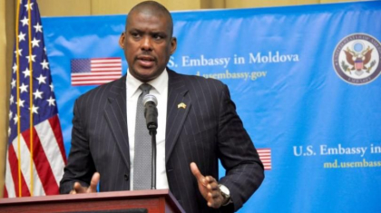 Ambasadorul SUA in Republica Moldova, Dereck J. Hogan: „Curajul, angajamentul fata de principiile democratice vor depasi criza politica in Moldova” Ambasadorul SUA in Republica Moldova, Dereck J. Hogan: „Curajul, angajamentul fata de principiile democratice vor depasi criza politica in Moldova”