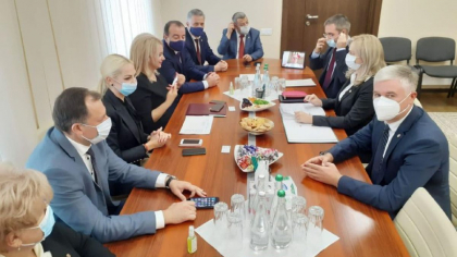  Platforma „Pentru Moldova” si partidul „SOR” asteapta ca Curtea Constitutionala sa isi motiveze hotarearea prin care a declarat neconstitutionala legea cu privire la activitatea farmaceutica