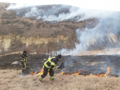 Incendiu puternic langa Molovata: 20 de hectare de teren au fost afectate de flacari - VIDEO Incendiu puternic langa Molovata: 20 de hectare de teren au fost afectate de flacari - VIDEO