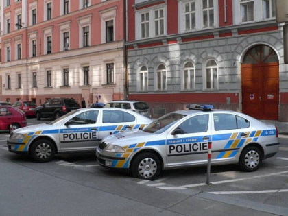 Politia dintr-un oras din Cehia se confrunta cu un val de critici, dupa ce o interventie brutala asupra unui barbat care nu purta masca a ajuns pe retelele sociale