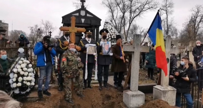 LIVE. Scriitorul Nicolae Dabija - condus pe ultimul drum. Cortegiul funerar a ajuns la Cimitirul Central din Chisinau