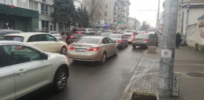 Atentie, soferi. In Chisinau se circula cu dificultate. Iata care strazi trebuie sa le evitati Atentie, soferi. In Chisinau se circula cu dificultate. Iata care strazi trebuie sa le evitati