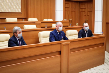 Igor Dodon - fata in fata cu Maia Sandu. Desi nu face parte din fractiunea PSRM in Parlament, dar este lider de partid, Igor Dodon a venit la consultarile organizate de sefa statului la presedintie Igor Dodon - fata in fata cu Maia Sandu. Desi nu face parte din fractiunea PSRM in Parlament, dar este lider de partid, Igor Dodon a venit la consultarile organizate de sefa statului la presedintie