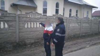 Un barbat din capitala, recent iesit din puscarie, a pornit din nou pe calea gresita. Acesta a furat din zeci de biserici pe parcusul unei luni de zile