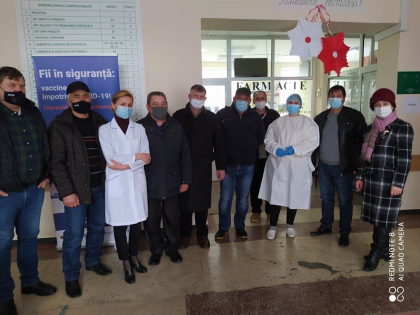 Cazul de la Hancesti, privind decesul la o zi dupa vaccinare. Sefa directiei educatie spune de ce s-au vaccinat angajatii acesteia in prima etapa, impreuna cu medicii: "Patru profesori au murit la Hancesti, fiind rapusi de Covid-19" Cazul de la Hancesti, privind decesul la o zi dupa vaccinare. Sefa directiei educatie spune de ce s-au vaccinat angajatii acesteia in prima etapa, impreuna cu medicii: "Patru profesori au murit la Hancesti, fiind rapusi de Covid-19"