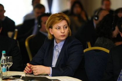 Mariana Durlesteanu spune de ce a acceptat propunerea socialistilor de a fi desemnata in calitate de candidata la functia de prim-ministru: "Pentru ca sunt 37 de mandate si nu 15 versus pokemonii" Mariana Durlesteanu spune de ce a acceptat propunerea socialistilor de a fi desemnata in calitate de candidata la functia de prim-ministru: "Pentru ca sunt 37 de mandate si nu 15 versus pokemonii"
