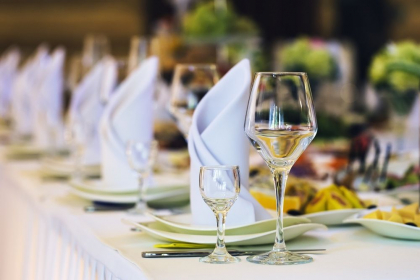 Centrele comerciale, magazinele si pietele isi vor reduce programul de munca. Cum vor activa restaurantele. Decizia CNESP