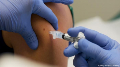 Decis. Studentii si medicii rezidenti de la Universitatea de Medicina - imunizati luni cu un vaccin, donat de Emiratele Arabe, care inca nu este recomandat de OMS