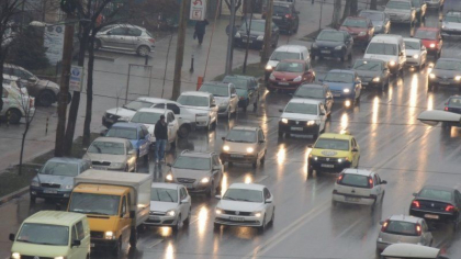Atentie, soferi. Carosabilul este umed. In capitala se circula cu dificultate. Iata care strazi trebuie sa le evitati Atentie, soferi. Carosabilul este umed. In capitala se circula cu dificultate. Iata care strazi trebuie sa le evitati