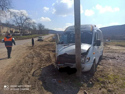 Accident violent la Hancesti. Patru persoane au ajuns la spital, dupa ce un microbuz de ruta s-a lovit cu un alt automobil - FOTO