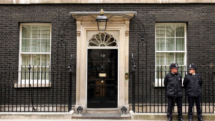 Londra raspunde la amenintarea Comisiei Europene cu blocarea exporturilor de vaccin: „Ar afecta reputatia Uniunii Europene” Londra raspunde la amenintarea Comisiei Europene cu blocarea exporturilor de vaccin: „Ar afecta reputatia Uniunii Europene”