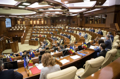 Parlamentul se va intruni maine pentru a examina proiectul privind acordarea votului de incredere Guvernului Grosu
Parlamentul se va intruni maine pentru a examina proiectul privind acordarea votului de incredere Guvernului Grosu