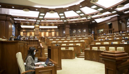 Deputat: "Ma gandesc la modul serios sa emigrez dupa expirarea mandatului si sa blochez toate stirile despre politica iresponsabila din RM"