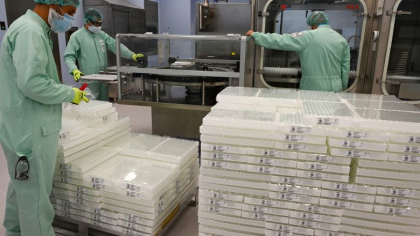 Nou scandal UE-AstraZeneca dupa ce carabinierii au descoperit 29 de milioane de doze la o fabrica din Italia. Cui era destinat lotul Nou scandal UE-AstraZeneca dupa ce carabinierii au descoperit 29 de milioane de doze la o fabrica din Italia. Cui era destinat lotul