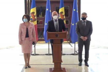 Pavel Filip: "Consultarile cu presedintele nu au durat mult, trebuiau bifate, ca sa spuna ca au fost consultate fractiunile pentru dizolvarea Parlamentului" Pavel Filip: "Consultarile cu presedintele nu au durat mult, trebuiau bifate, ca sa spuna ca au fost consultate fractiunile pentru dizolvarea Parlamentului"