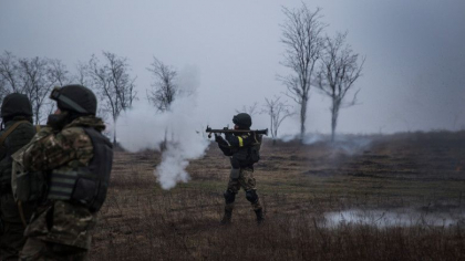 Bombardamente in estul Ucrainei: Patru militari ucraineni ucisi de separastii prorusi Bombardamente in estul Ucrainei: Patru militari ucraineni ucisi de separastii prorusi