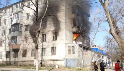 Incendiu intr-un bloc locativ din capitala. Un apartament - cuprins de flacari -  VIDEO 