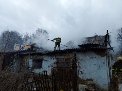 Incendiu pe o strada din capitala. Patru echipaje de pompieri au intervenit - FOTO