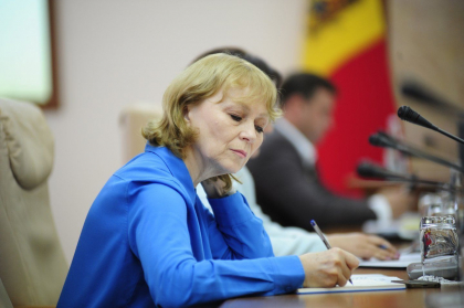 Ala Nemerenco: "Mi-au venit zeci de mesaje cu cazuri concrete cum s-au vaccinat consilieri locali cu tot cu socri si soacre, iar medicii isi asteapta randul" Ala Nemerenco: "Mi-au venit zeci de mesaje cu cazuri concrete cum s-au vaccinat consilieri locali cu tot cu socri si soacre, iar medicii isi asteapta randul"